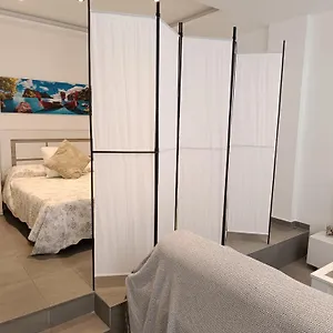 precioso-y-moderno-apartamento-de-playa.hotelsinnerja.org/